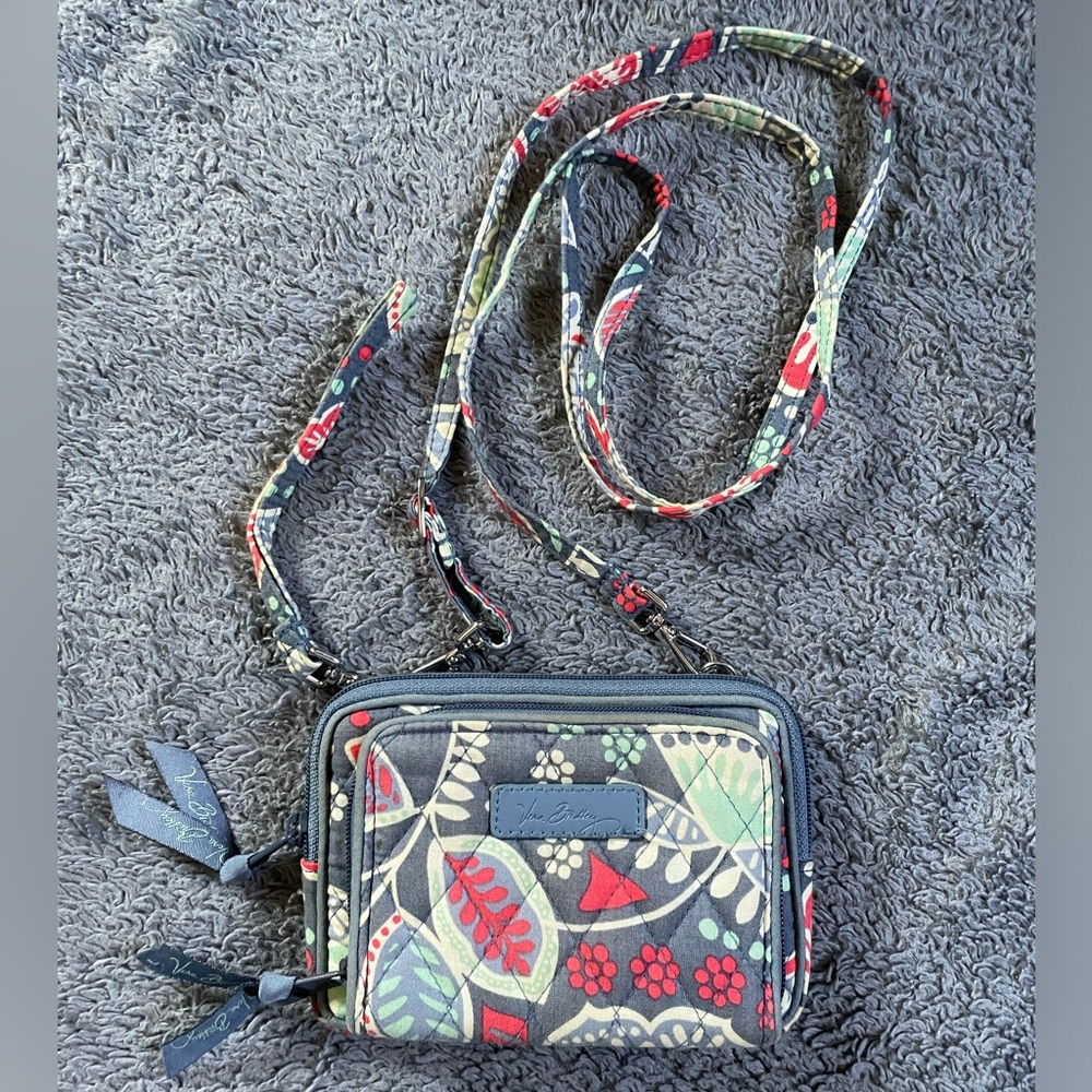 Vera Bradley Quilted Wristlet/Crossbody Bag - RETIRED Nomadic Floral pattern